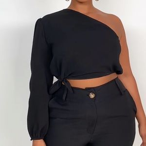 NWT PrettyLittleThing Crop Top Off Shoulder One Sleeve Black Blouse Plus Size 16